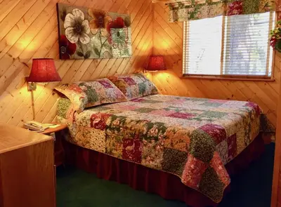 a bedroom with a bed and two lamps and a phone at Giant Oaks Lodge in Running Springs
