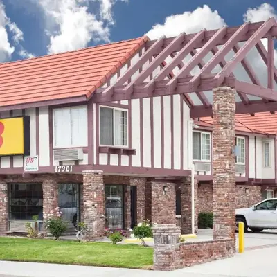 Super 8 by Wyndham Santa Clarita/Valencia