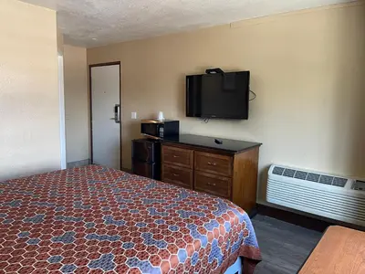 a bedroom with a bed and a flat screen tv at Arlington Inn in Riverside