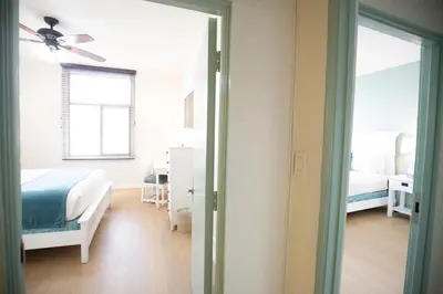 a bedroom with a bed and a ceiling fan at Hotel Carmel Santa Monica in Los Angeles
