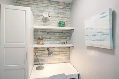 a room with a desk and a lamp on a shelf at Broadlind Hotel in Long Beach