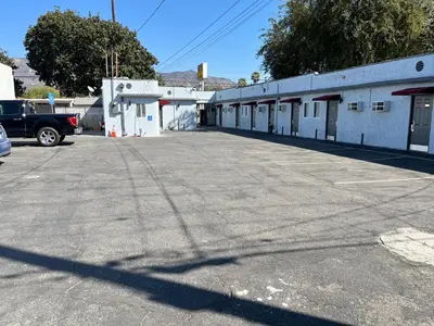 an empty parking lot next to a building at Griffith Park Motel, in Los Angeles Hollywood Area in Glendale