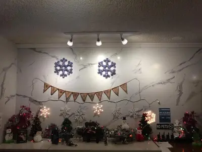 a room with christmas decorations on the wall at Grand Inn in Fullerton