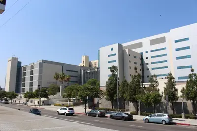 a city street with cars parked in front of a building at ERTH INN by AGA Los Angeles in Los Angeles