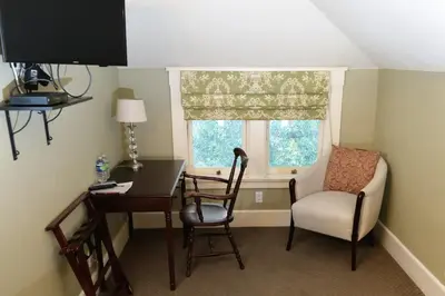 a room with a desk and a chair and a window at Arroyo Vista Inn in Los Angeles