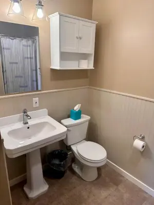 a bathroom with a white toilet and a sink at Arroyo Vista Inn in Los Angeles