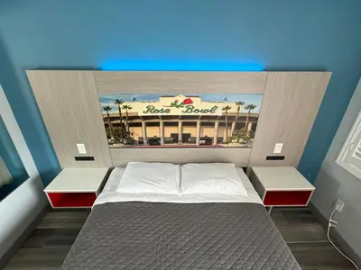 a bed in a room with a hotel room at Lincoln Motel - Los Angeles, Hollywood Area in Pasadena