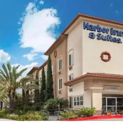 Harbor Inn & Suites