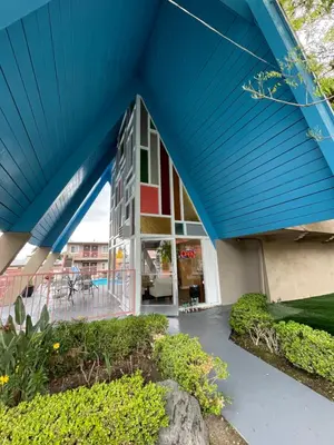 a building with a blue roof at La Casa Inn in Pasadena