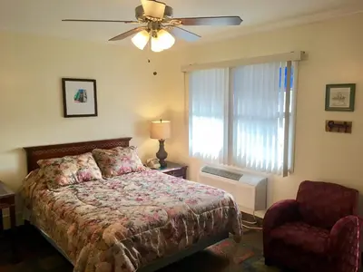 a bedroom with a bed and a ceiling fan at Los Feliz Hotel in Glendale