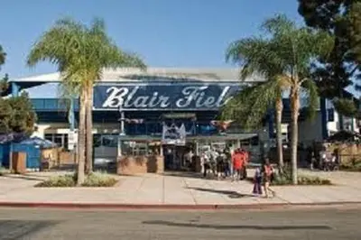 a building with a sign for a hair salon at Beacon Motel in Long Beach