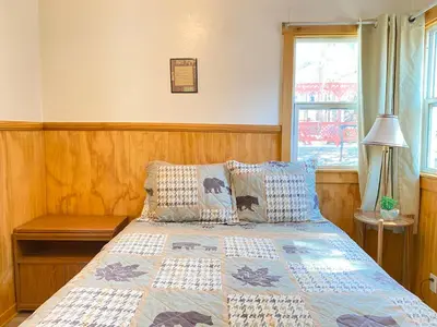 a bedroom with a bed and a window at Blue Horizon Lodge in Big Bear Lake