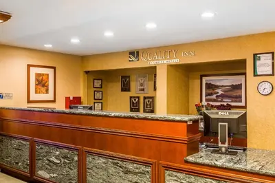 a lobby with a waiting area with a waiting station at Quality Inn Near China Lake Naval Station in Ridgecrest
