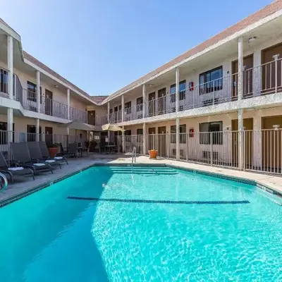 Rodeway Inn Magic Mountain Area