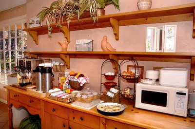 a kitchen with a counter with a microwave at Saga Motor Hotel Pasadena in Pasadena