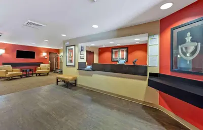 a waiting room in a hospital with a waiting room at Extended Stay America Suites - Los Angeles - Valencia in Stevenson Ranch