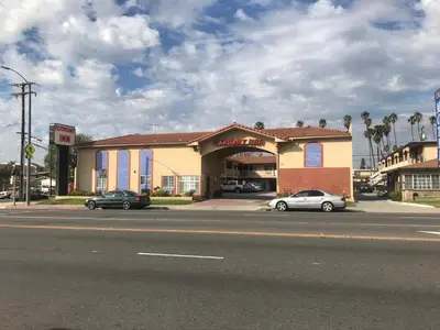a gas station with cars parked in front of it at Economy Inn LAX Inglewood in Inglewood
