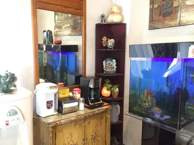 a living room with a tv and a fish tank at King Lodge Motel in Monterey Park