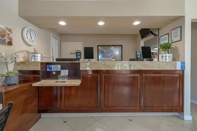 a lobby with a bar with a counter top at Best Western La Posada Motel in Fillmore