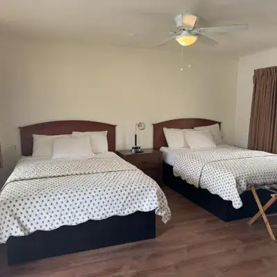 Lakeshore Lodge