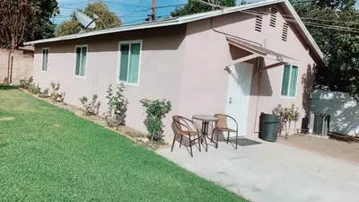 a patio with chairs and a table in front of a house at Pasadena single house 3b1b \u4e09\u623f\u4e00\u5385\u4e00\u53a8\u4e00\u6d74 in Pasadena