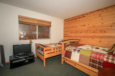 a bedroom with two twin beds and a television at Can't Bear to Leave-1156 by Big Bear Vacations in Big Bear Lake