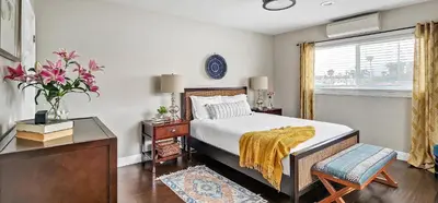 a bedroom with a bed and a window at Top Pick Walk to Restaurants, Shops & Near Beach CC C in Los Angeles