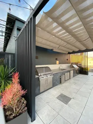 an outdoor kitchen with a grill and a patio at THE MIDNIGHT LOFT BY BOBOU DESIGN (KING SUITE) in Los Angeles