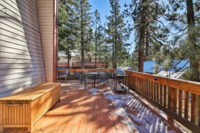 Gallery image of Cabin with Deck and Hot Tub Walk to Big Bear Lake! in Fawnskin