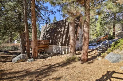 Gallery image of Cabin with Deck and Hot Tub Walk to Big Bear Lake! in Fawnskin