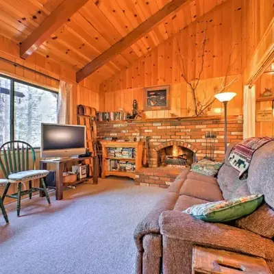 Big Bear Lake Cabin with Deck about 7 Mi to Ski Slopes!