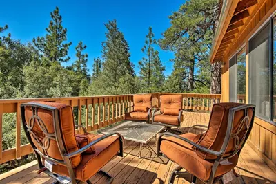 Gallery image of Pine Mountain Club Cottage with Wraparound Deck! in Pine Mountain Club