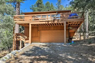 Gallery image of Pine Mountain Club Cottage with Wraparound Deck! in Pine Mountain Club