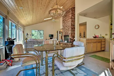Gallery image of Pine Mountain Club Cottage with Wraparound Deck! in Pine Mountain Club