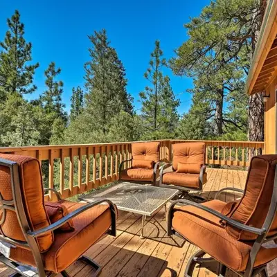 Pine Mountain Club Cottage with Wraparound Deck!