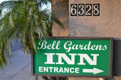 a sign for a bell gardens inn entrance at Bell Gardens Inn Los Angeles - Bell Gardens in Bell Gardens