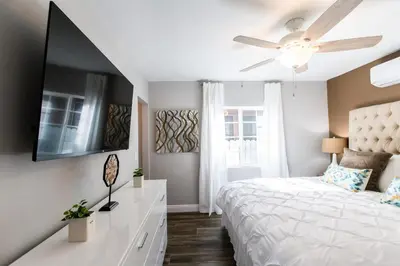 a bedroom with a white bed and a ceiling fan at Long Beach Duplex King Bed Pet Friendly Nurses Surgeon Business Travelers Near St Marys Medical Center & Downtown in Long Beach