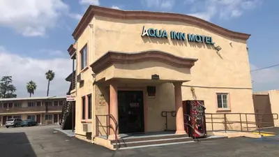 a koda king music store in a parking lot at Aqua Inn Motel in El Monte