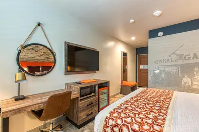 a bedroom with a bed and a flat screen tv at Hotel Lexen Newhall & Santa Clarita - Near Six Flags Magic Mountain in Santa Clarita