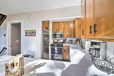 Gallery image of Mountain Haven with Hot Tub, Game Room, and Treehouse! in Lake Arrowhead