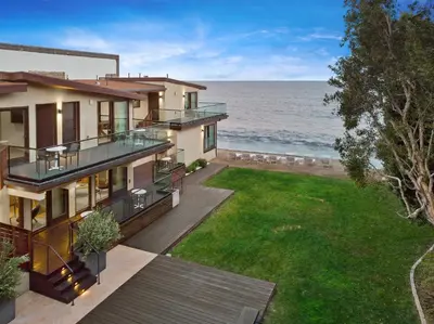 a house with a view of the ocean at SA Carbon Beach Suites in Malibu