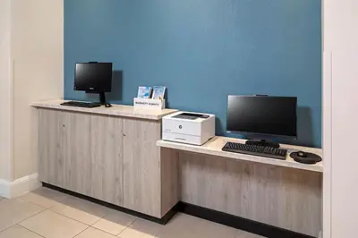 an office with two monitors and a computer on a desk at Courtyard by Marriott Marina del Rey in Los Angeles
