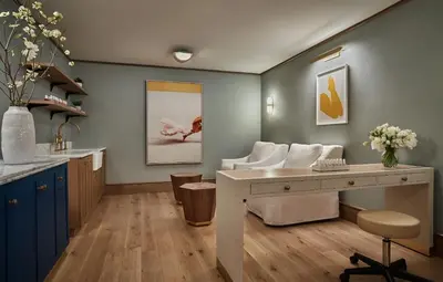 a dental office with a desk and a chair at The Sun Rose West Hollywood in Los Angeles