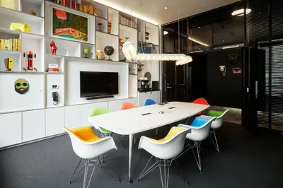 a dining room with a white table and chairs at citizenM Los Angeles Downtown in Los Angeles