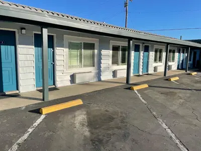 an empty parking lot in front of a building at La Casa Motel, Garden Grove - Anaheim in Garden Grove