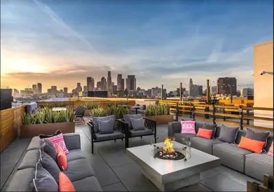 a rooftop patio with couches and a fire pit at Apart Hotel near Dodgers Stadium in Los Angeles