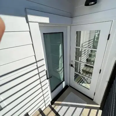 Modern Bright New Studio with Roof-top Deck Walk to Santa Monica Beach