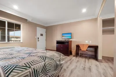 a bedroom with a bed and a desk at Santa Fe Inn Los Angeles in Huntington Park