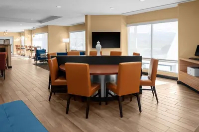 a dining room with a table and chairs at TownePlace Suites By Marriott Tehachapi in Tehachapi