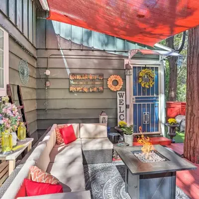 1 Mi to Lake Gregory Boho Crestline Cabin